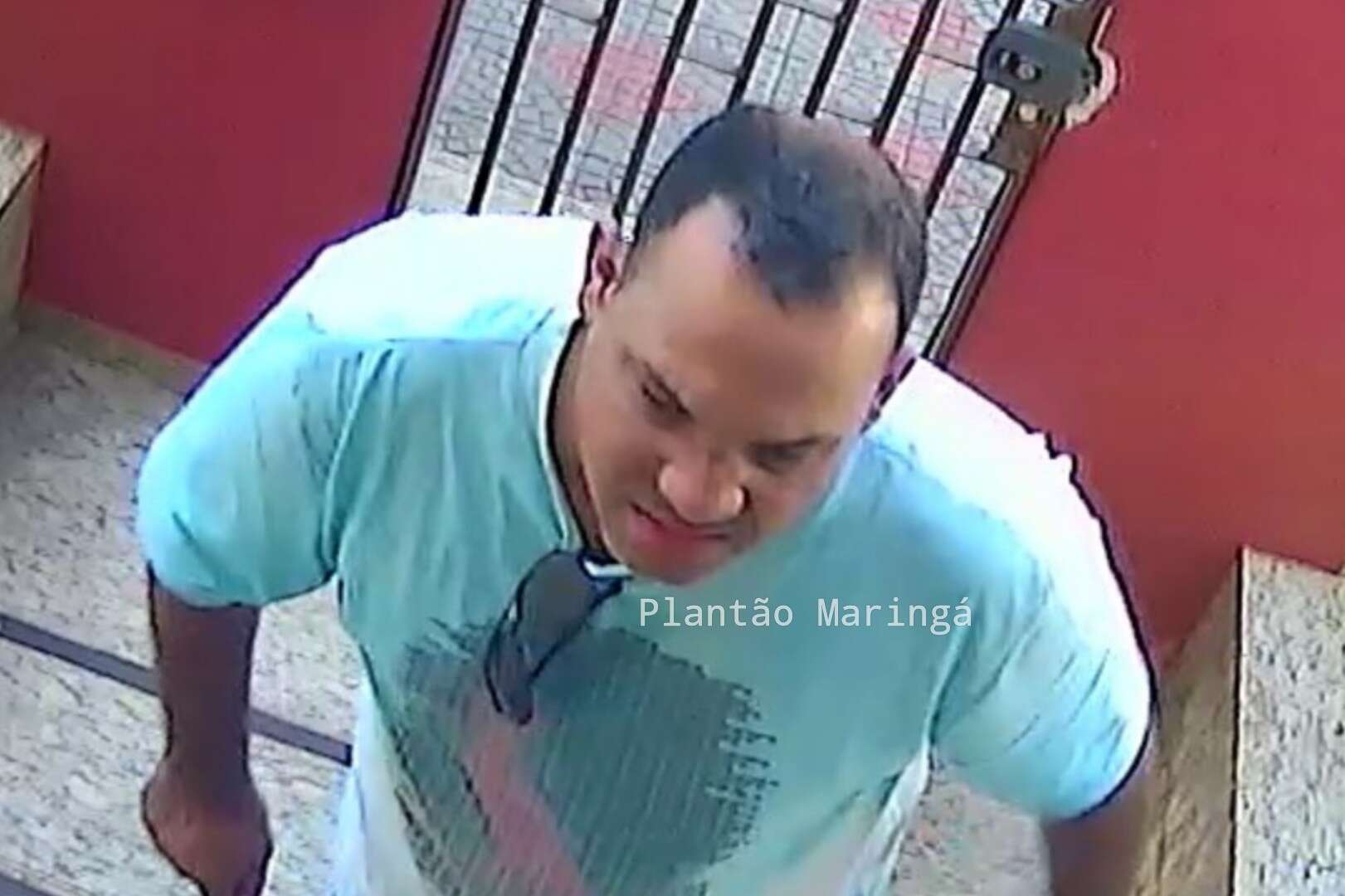 Homens invadem condomínio e furtam apartamento em Maringá vídeo