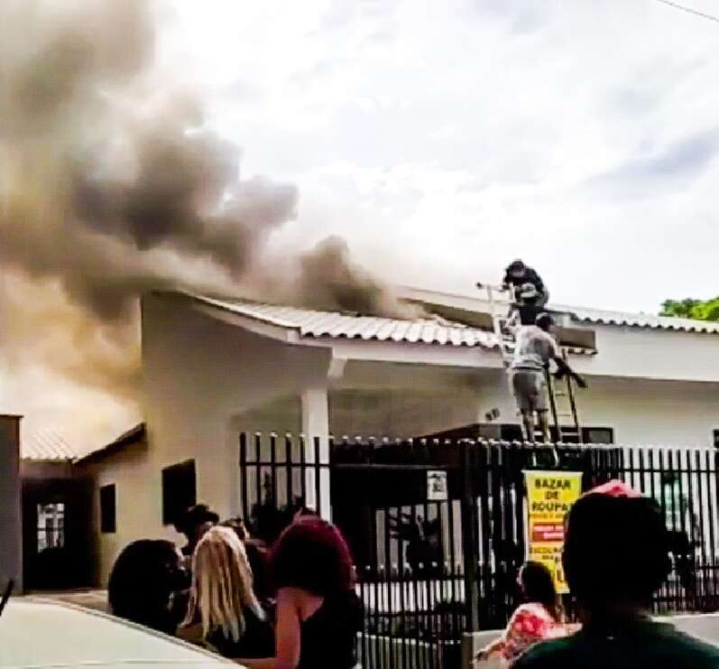 Idoso De Anos Sofre Queimaduras De Grau Durante Inc Ndio Em