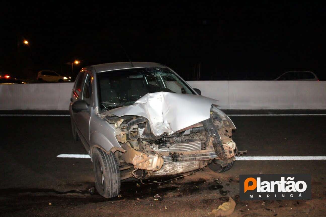 Motorista fica ferido após bater na traseira de caminhão em Maringá