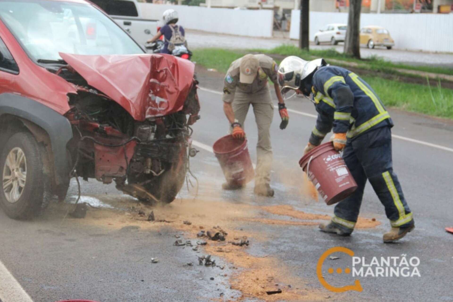 Motorista Perde O Controle Do Ve Culo E Derruba Poste Em Maring