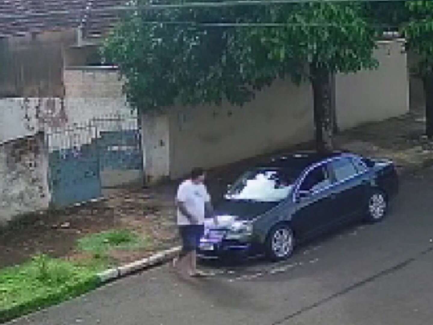 Resid Ncia Alvo De Tiros Em Maring C Meras De Seguran A Registraram