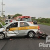 Fotos de Acidente entre táxi e moto no contorno sul, deixa jovem ferido em Maringá