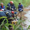 Fotos de Acidente faz carro voar, cerca de 30 metros e cair dentro de rio em Maringá