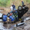 Fotos de Acidente faz carro voar, cerca de 30 metros e cair dentro de rio em Maringá