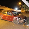 Fotos de Após derrubar poste condutor abandona carro em Maringá