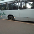 Fotos de Asfalto cede, e ônibus ficam presos em buraco em Sarandi