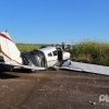 Fotos de Avião com 2 tripulantes faz pouso forçado próximo ao contorno sul em Maringá