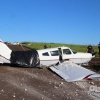 Fotos de Avião com 2 tripulantes faz pouso forçado próximo ao contorno sul em Maringá