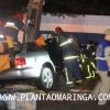 Fotos de Bombeiros levam quase duas horas para retirar motorista de carro das ferragens