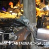 Fotos de Bombeiros levam quase duas horas para retirar motorista de carro das ferragens