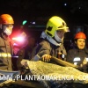 Fotos de Bombeiros levam quase duas horas para retirar motorista de carro das ferragens