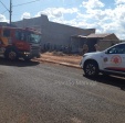 Fotos de Bombeiros tentam resgatar criança de 3 anos que caiu em buraco em Maringá