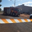 Fotos de Bombeiros tentam resgatar criança de 3 anos que caiu em buraco em Maringá