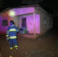 Fotos de Briga de casal termina com casa incendiada e uma mulher com queimaduras