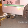 Fotos de Câmera de ônibus registra momento de acidente que deixou motociclista em estado grave em Maringá