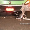 Fotos de Câmera de ônibus registra momento de acidente que deixou motociclista em estado grave em Maringá