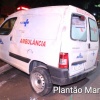 Fotos de Câmera de segurança mostra ambulância capotando após acidente em Maringá