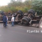 Fotos de Câmera de segurança registra acidente com carreta carregada de cal entre Maringá e Floresta