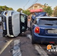 Fotos de Câmera de segurança registra acidente que deixou quatro pessoas feridas em Maringá