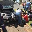 Fotos de Câmera flagra acidente entre carro e moto onde mulher ficou com o pé preso no parachoque