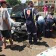 Fotos de Câmera flagra acidente entre carro e moto onde mulher ficou com o pé preso no parachoque