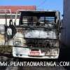 Fotos de Caminhão estacionado em quintal de residência tem cabine destruída pelo fogo em Maringá