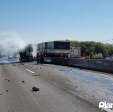 Fotos de Carreta pega fogo após motorista perder controle e bater contra mureta do contorno norte em Maringá