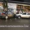 Fotos de Carro capota após bater em veículo estacionado em Maringá