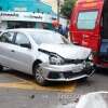 Fotos de Carro capota após colisão na região central de Maringá