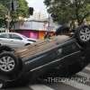 Fotos de Carro capota após colisão na região central de Maringá