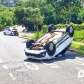 Fotos de Carro capota após ser atingido por outro veículo em Maringá