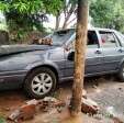 Fotos de Carro derruba muro e invade casa em Maringá