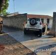 Fotos de Carro derruba muro e invade quintal de residência após acidente em Maringá