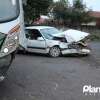 Fotos de Colisão entre ônibus e carro deixa uma pessoa ferida em Maringá