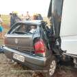 Fotos de Funileiro de Sarandi bate carro contra caminhão e morre na hora