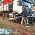 Fotos de Funileiro de Sarandi bate carro contra caminhão e morre na hora