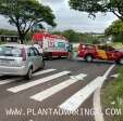 Fotos de Grávida de 9 meses e motociclista ficam feridos após motorista ultrapassa sinal vermelho em Maringá