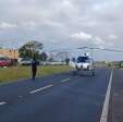 Fotos de Homem é socorrido de helicóptero após capotar carro na rodovia BR-376