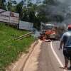 Fotos de Homem morre após moto explodir em colisão frontal com caminhão