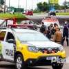 Fotos de Vídeo mostra carro capotando após bater em veículo estacionado em Maringá