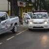 Fotos de Motorista bate em carros estacionado e capota em avenida de Maringá