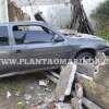 Fotos de Motorista bate em muro, abandona carro e foge em Maringá