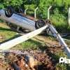 Fotos de Motorista capota carro e derruba poste após acidente em Maringá