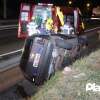 Fotos de Motorista é resgatado pelo corpo de bombeiros após carro cair em canaleta do contorno norte em Maringá