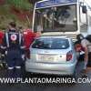 Fotos de Motorista fica preso à ferragens após bater de frente com ônibus em Maringá