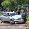 Fotos de Motorista invade pista e bate de frente com carro que transportava funcionários do SAMU em Maringá