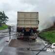 Fotos de Motorista morre carbonizado após acidente envolvendo duas carretas e uma ambulância, em Maringá