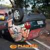 Fotos de Motorista perde o controle do veiculo e capota na Praça dos Expedicionários em Maringá