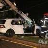 Fotos de Motorista sofre ferimentos graves após bater carro contra poste, em Maringá