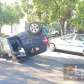 Fotos de Motorista tomba carro após bater em três veículos estacionados, em Maringá